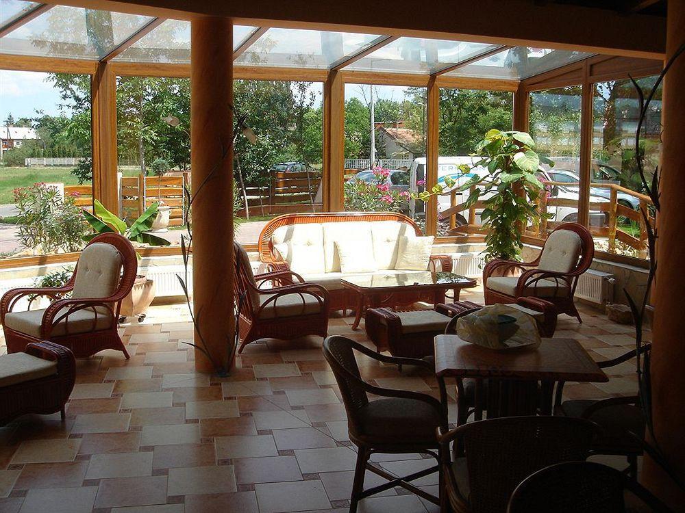 Platan Garden Rooms & Restaurant Hajduszoboszlo Exterior photo