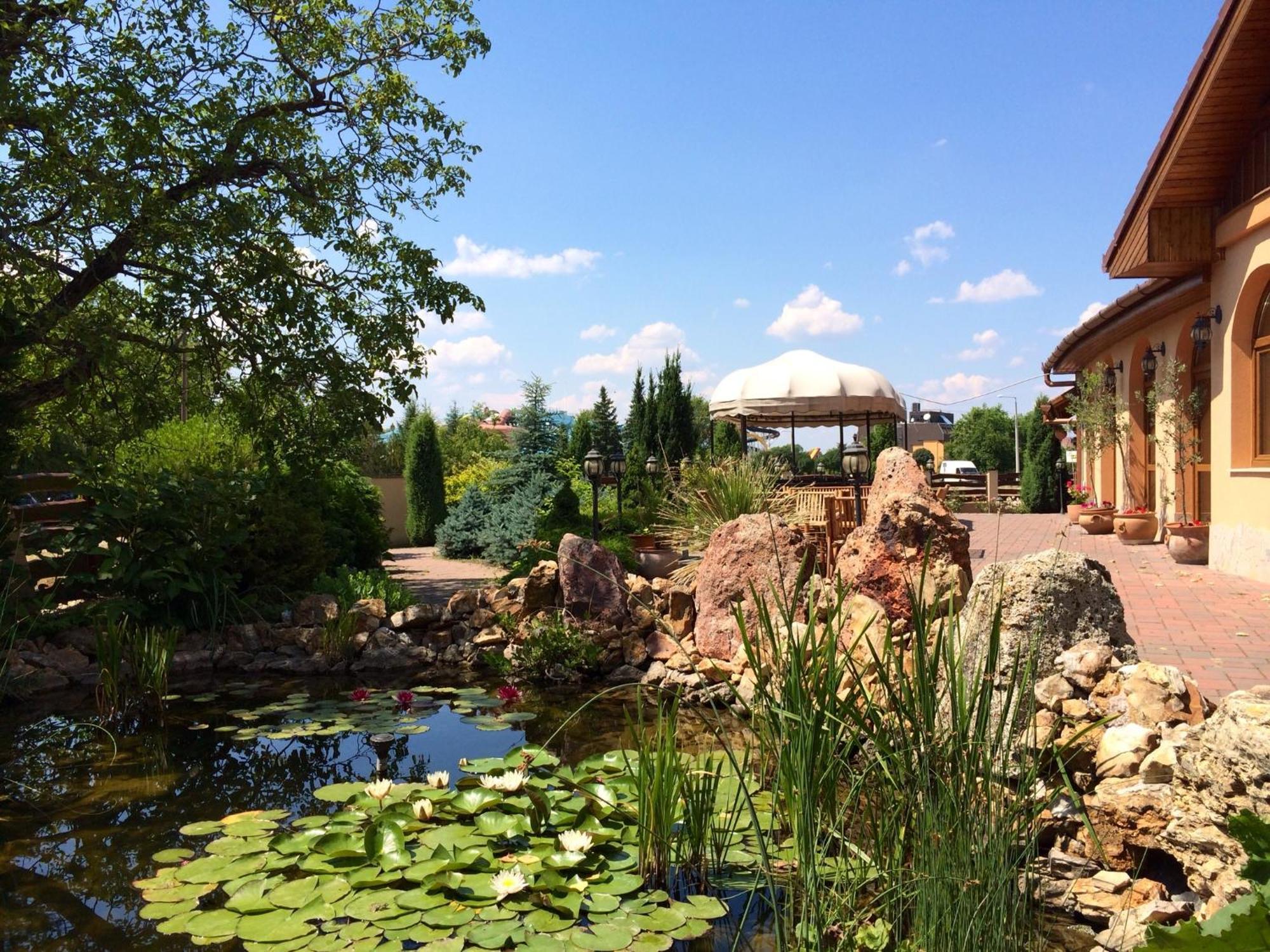 Platan Garden Rooms & Restaurant Hajduszoboszlo Exterior photo