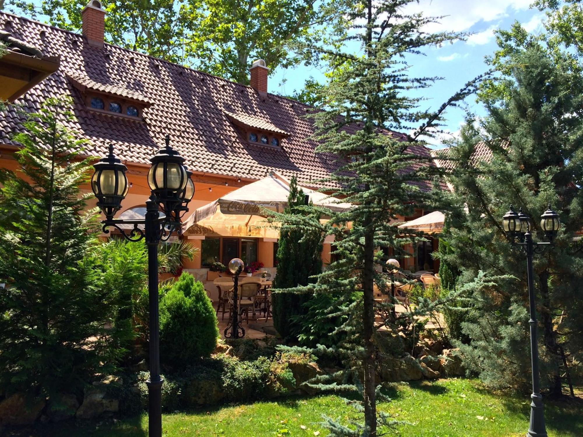 Platan Garden Rooms & Restaurant Hajduszoboszlo Exterior photo