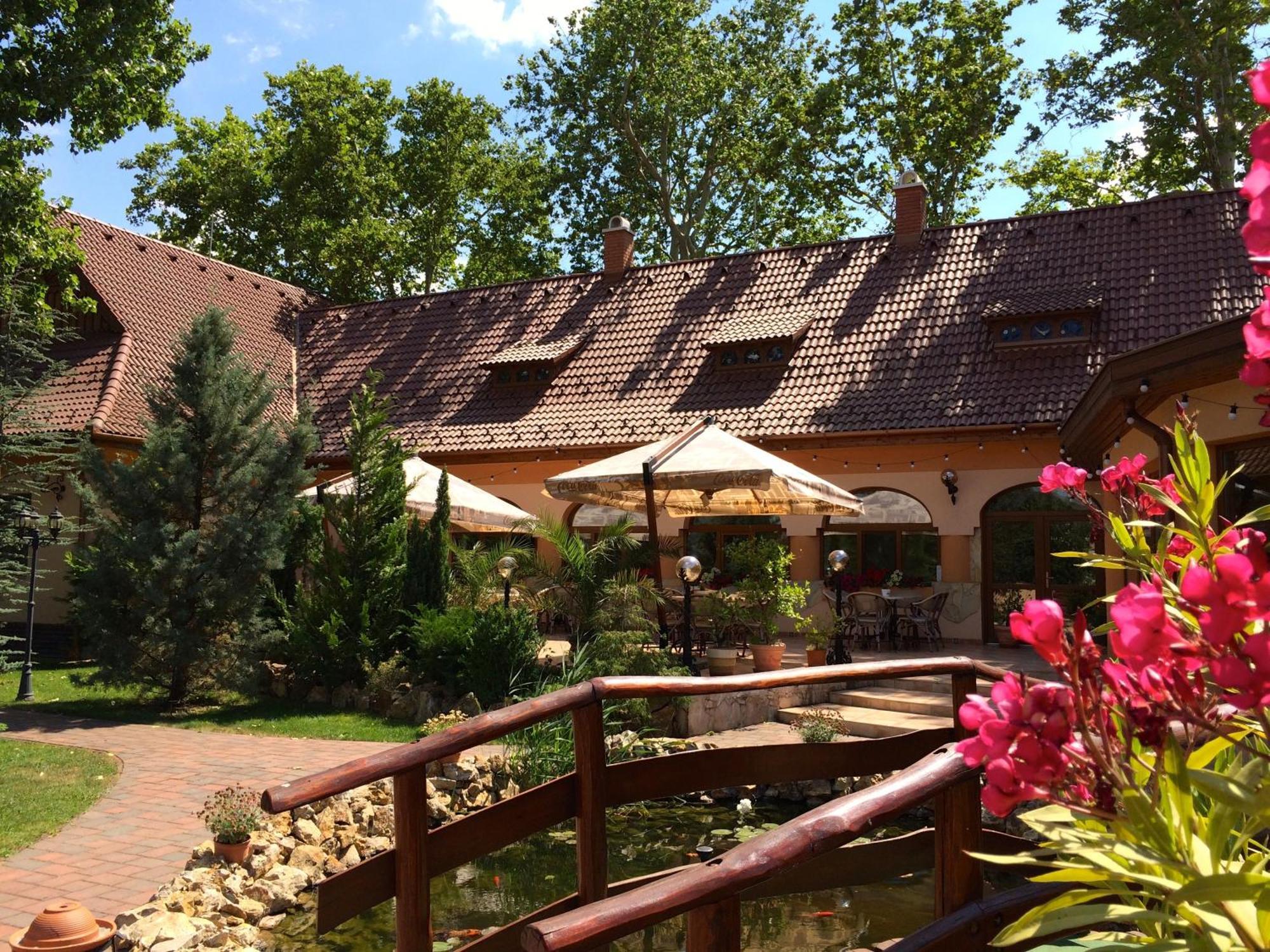 Platan Garden Rooms & Restaurant Hajduszoboszlo Exterior photo